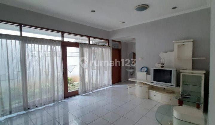 Rumah Bagus Unfurnished SHM di Singgasana Pradana, Bandung 1