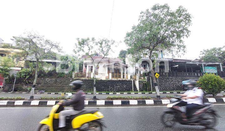 DIJUAL RUMAH DAERAH BISNIS KOTA BALIKPAPAN  PINGGIR JALAN POROS UTAMA COCOK UNTUK KANTOR, CAFE DLL 1