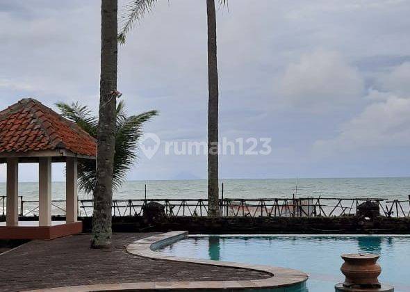 Villa Bagus langsung menghadap pantai di Serang, Anyer, Banten. 1