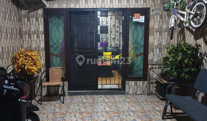 CEPAT RUMAH CANTIK SIAP HUNI 3 LANTAI DI SUMUR BATU 1