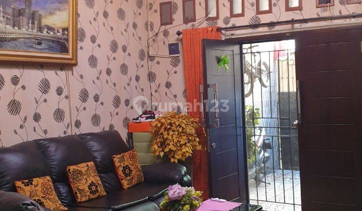 CEPAT RUMAH CANTIK SIAP HUNI 3 LANTAI DI SUMUR BATU 2