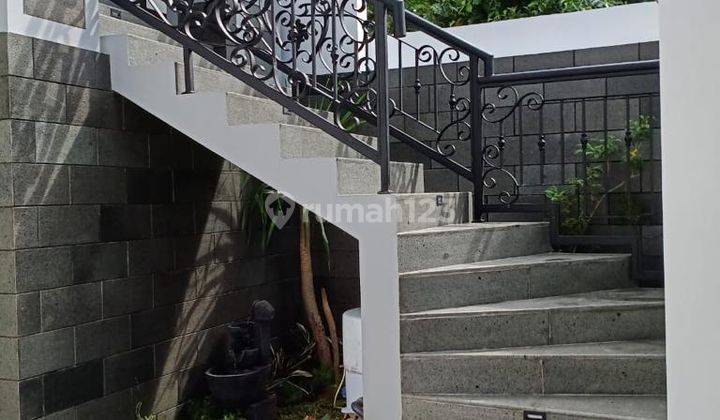 Rumah 3 lanai duren Sawit semi furnish Ada lid Jakarta Timur Ada 2