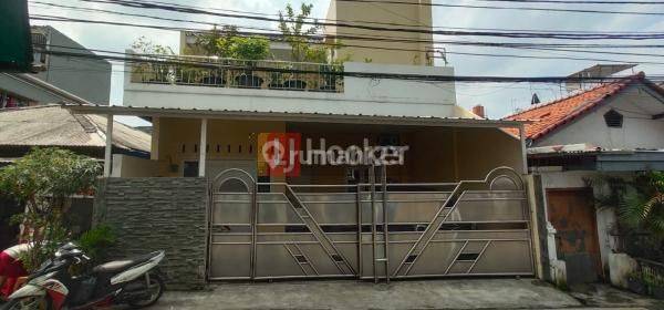 RUMAH FULLY FURNISHED DI KEBON KELAPA MATRAMAN JAKARTA TIMUR 1