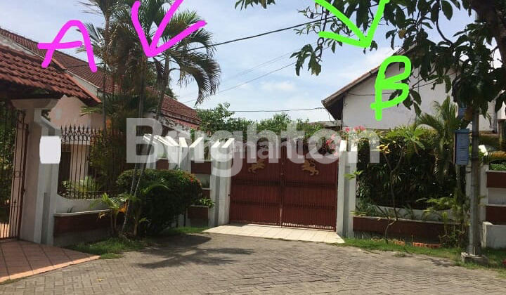 Klampis Semolo. Rumah Pojok. Cocok Untuk Rumah Usaha, Kantor, Tempat Kursus, Gudang. Parkir Luas Muat 8 Mobil