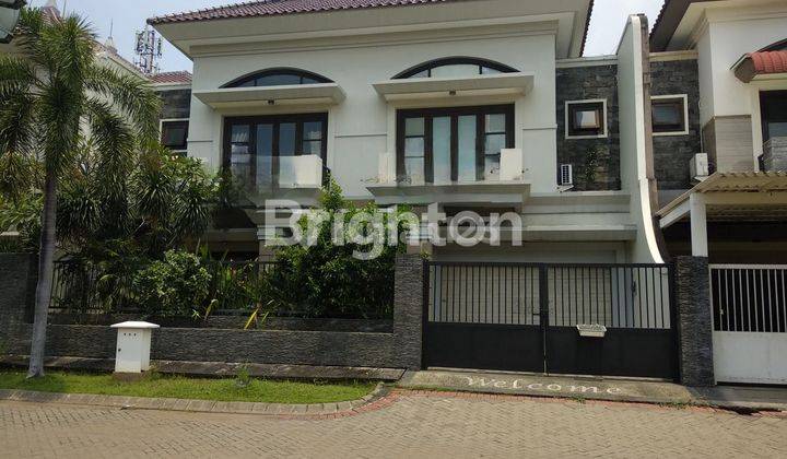 RUMAH MEWAH MODERN MINIMALIS CENTRAL PARK KLAMPIS SELANGKAH KE RAYA MERR SEMI FURNISHED 1