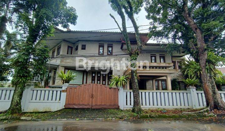 RUMAH CANTIK MEWAH DI HOOK ADA SWIMMING POOL HALAMAN LUAS SUPER NYAMAN 1