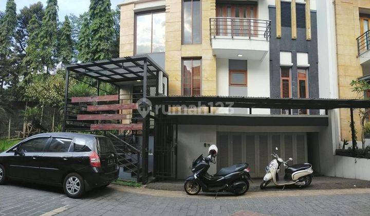 Rumah Lux Dalam Cluster Ciumbuleuit, Bandung 1