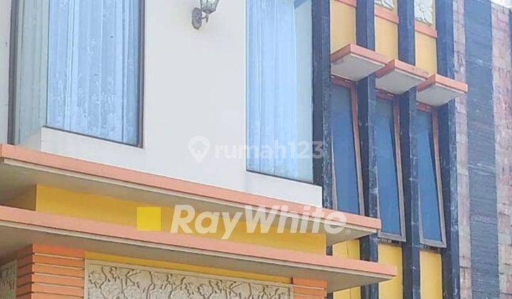 Rumah 2 Lantai dengan halaman Di Jagakarsa 1