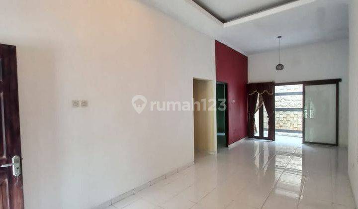 Rumah dijual di tengah kota dengan fasilitas semi furnished,nyaman asri  2