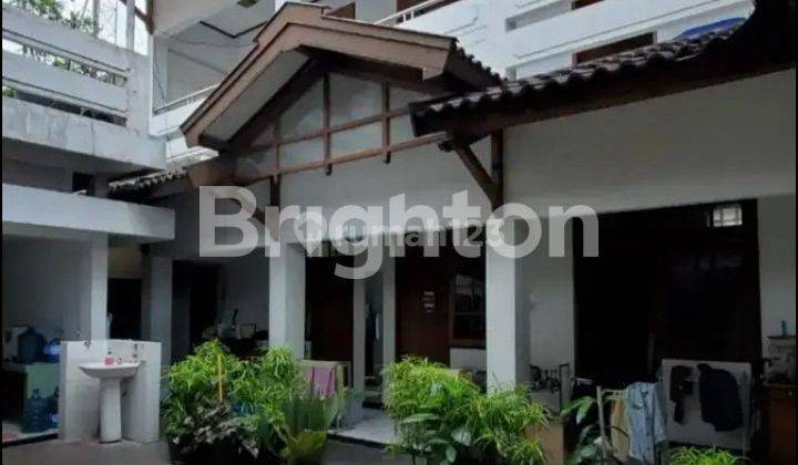 RUMAH BESAR DI PUSAT KOTA 1