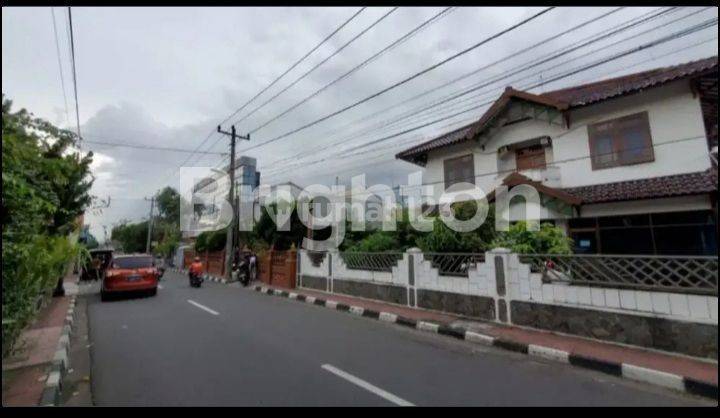 RUMAH BESAR DI PUSAT KOTA 2