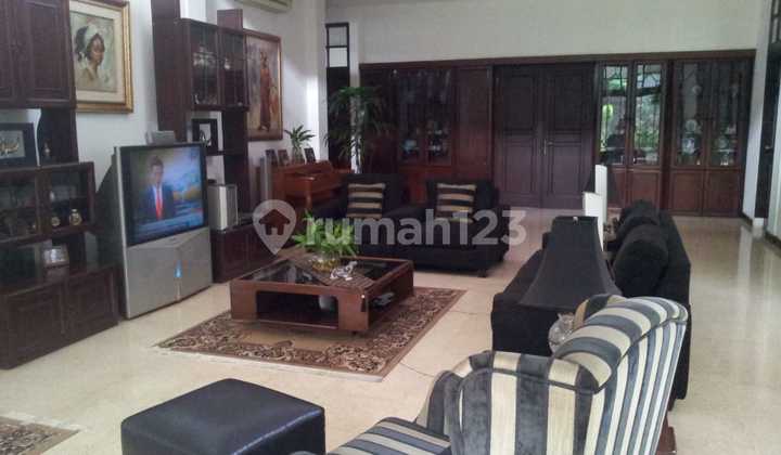 Rumah Asri Dengan Halaman Luas & Lokasi Strategis @Kemang Rumah Asri Dengan Halaman Luas & Lokasi Strategis @Kemang