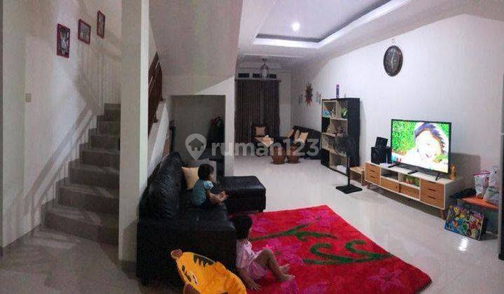 Rumah 2 Lantai Bagus Sekali SHM di Taman Royal, Tangerang 1