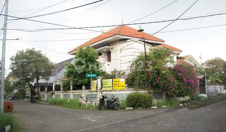 House in Jemur Andayani, Corner Lot, Wide road row fits 3 cars, suitable for residence/office - NH - House in Jemur Andayani, Corner Lot, Wide road row fits 3 cars, suitable for residence/office - NH -