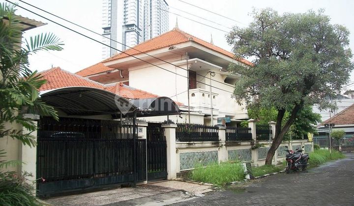 House in Jemur Andayani, Corner Lot, Wide road row fits 3 cars, suitable for residence/office - NH - 2
