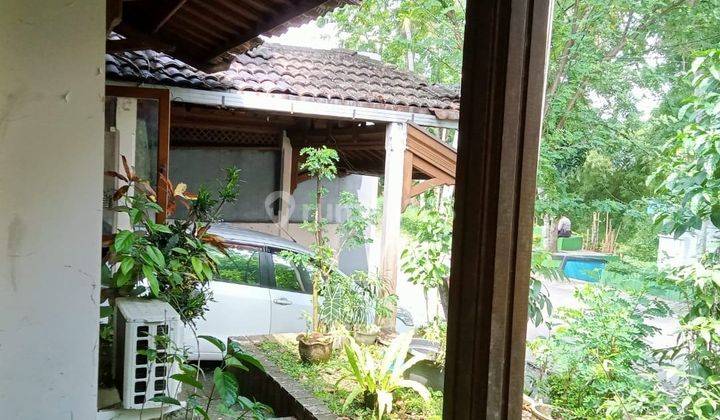 Rumah Tua dengan Bangunan Kokoh dan Halaman Luas @Pesona Depok 2