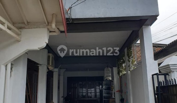 TEBET HOUSE STRATEGIC LOCATION