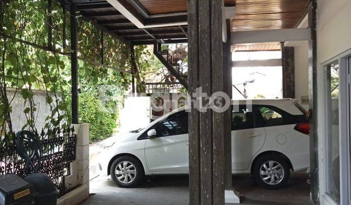 Rumah 2 lantai full furnished di lokasi strategis dekat Kuta Bali 1