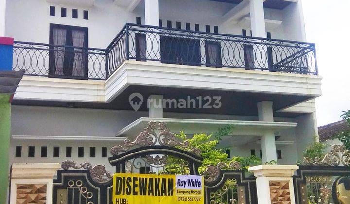 Disewakan Rumah Mewah 7 Kamar Semi Furnished 2