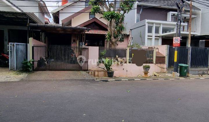 Di  Rumah Murah Depan Taman Di Sektor 3A Bintaro Jaya. 1