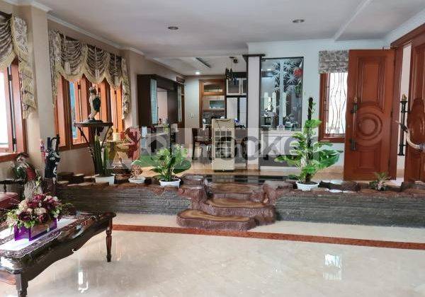 Rumah Mewah Ada Kolam Renang di Taman Modern Cakung Jakarta Timur 2