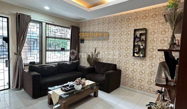 Rumah 2 Lantai Siap Huni Furnished Di Cluster Florencia 2