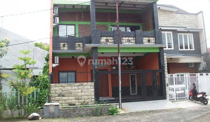 Rumah di Taman Kutisari Indah Utara, 2 Lantai, Minimalis Modern, Design Interior bagus, Siap Huni 1