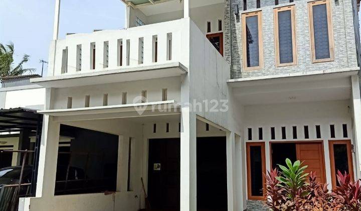 Rumah Cantik Dekat Jalan Utama di Kopo Permai 1