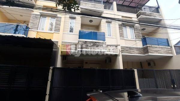 Rumah Modern minimalis di Tomang Jakarta Barat 1