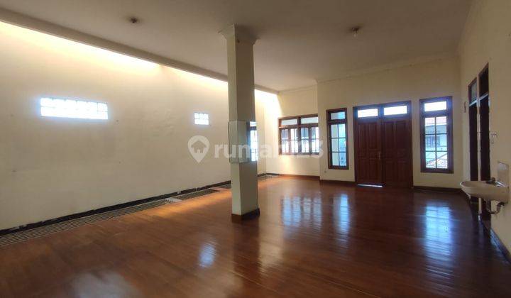 Dijual cepat rumah tinggal di pusat kota Bandung cocok utk keluarga besar . 1