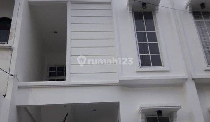 Rumah 3 lantai di Tomang jakarta barat SHM baru renov bebas banjir  1