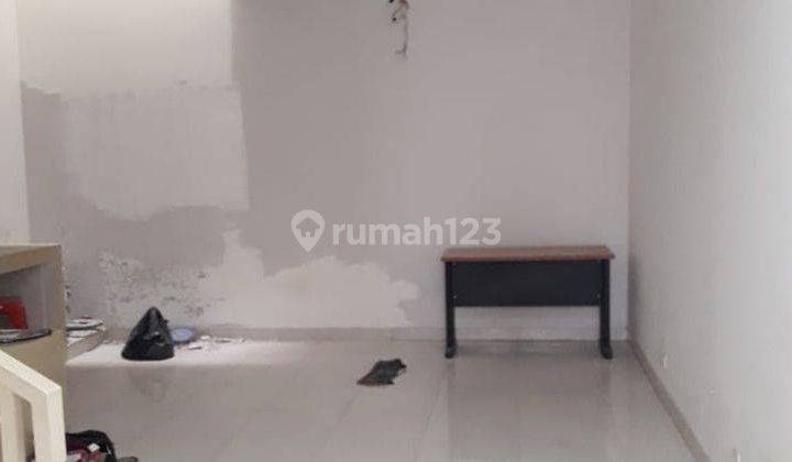 Rumah 3 lantai di Tomang jakarta barat SHM baru renov bebas banjir  2