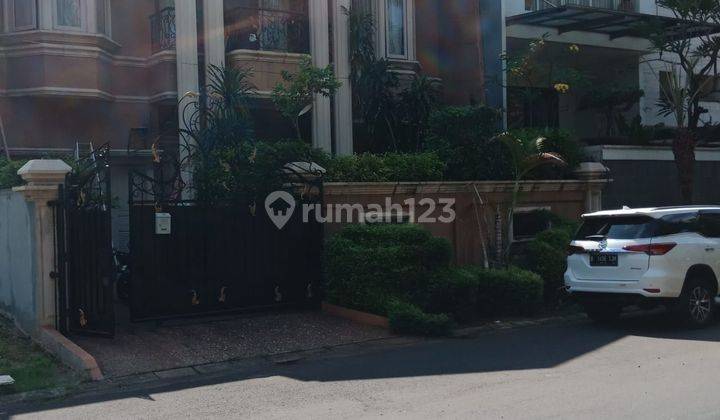 Rumah modern bagus tanpa renovasi di gading kusuma  1