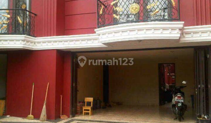 Rumah di jakarta pusat 3 lantai berkolam renang siap huni 2