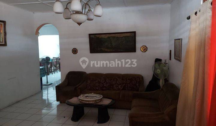 Dijual rumah sekaligus kontrakan dgn lokasi strategis 1