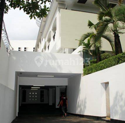 Rumah 3 Lantai Full Furnished Menteng Strategis Daerah Elite 1