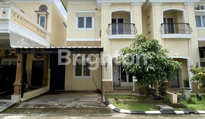 RUMAH TOWNHOUSE CANTIK DI DALAM KOMPLEK PERUMAHAN MEWAH DI OPI JAKABARING 1