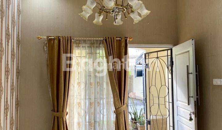 RUMAH TOWNHOUSE CANTIK DI DALAM KOMPLEK PERUMAHAN MEWAH DI OPI JAKABARING 2