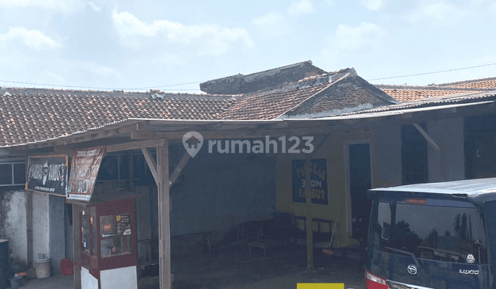 Rumah Pinggir Jalan  Utama Pramuka 2