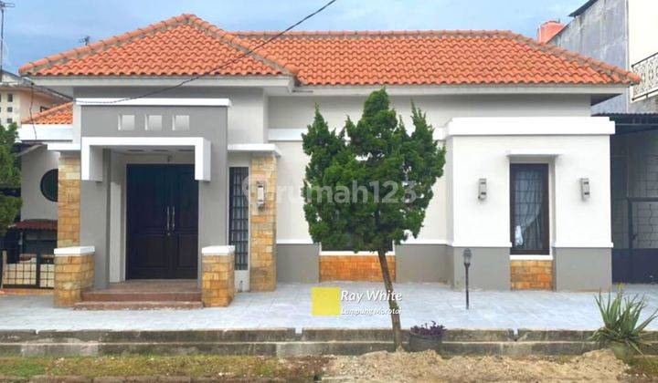 Rumah Mewah di Perumahan Bukit Kencana Way Halim 1