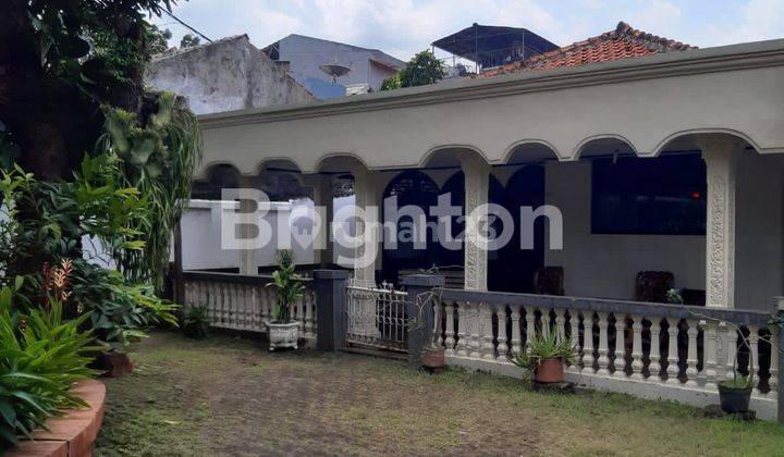 Rumah pinggir jalan 2 lantai di Kramat Jati Jakarta timur 1