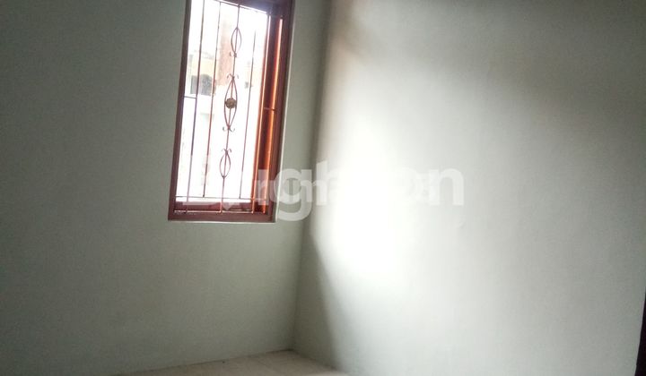 COMFORTABLE AND LUSH RESIDENCE IN MEKARSARI