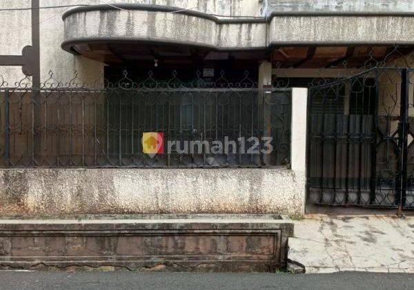 RUMAH Terawat dan siap huni lokasi strategis di Jatipulo Jakarta Barat 1