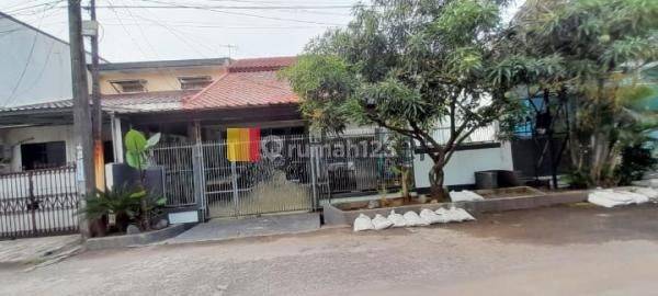 RUMAH DI KOMPLEK BOULEVARD HIJAU HARAPAN INDAH AREA BEKASI 1