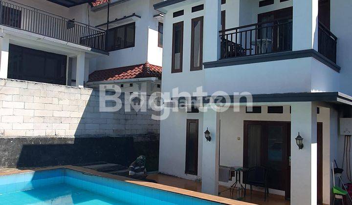 Rumah Vila 2 lantai 2 kolam renang terawat kota Batu 1