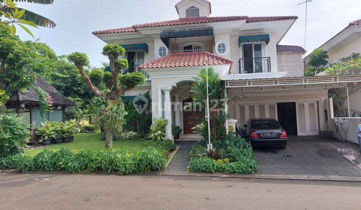 Rumah Mewah Sebelah Sport club dan kolam renang 1