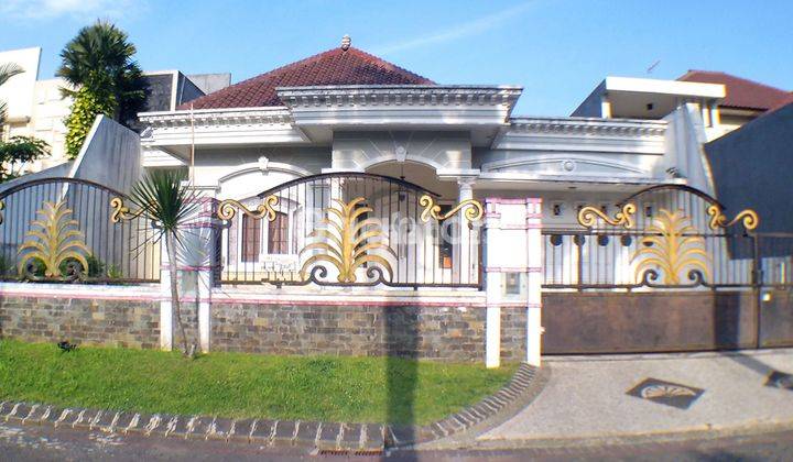 Rumah Besar di Kawasan Elit Istana Dieng 1