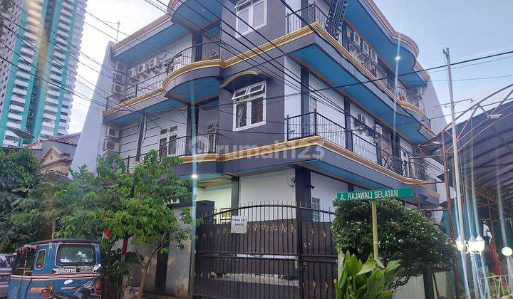 Rumah hoek dan kost 20 kamar di Rajawali Selatan, Gunung Sahari 1