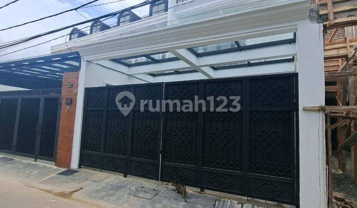 Dijual Rumah Baru Renovasi dengan Kolam Renang di Bintaro 2