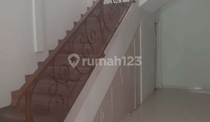 Rumah Sudah Renovasi 2 Lantai Dekat Pintu Tol dan Stasiun 2